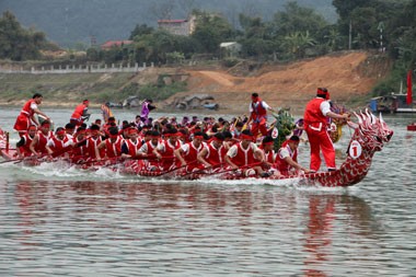 Tuyên Quang : Lễ hội đua thuyền trên sông Lô xuân Quý Tỵ 2013 - ảnh 1